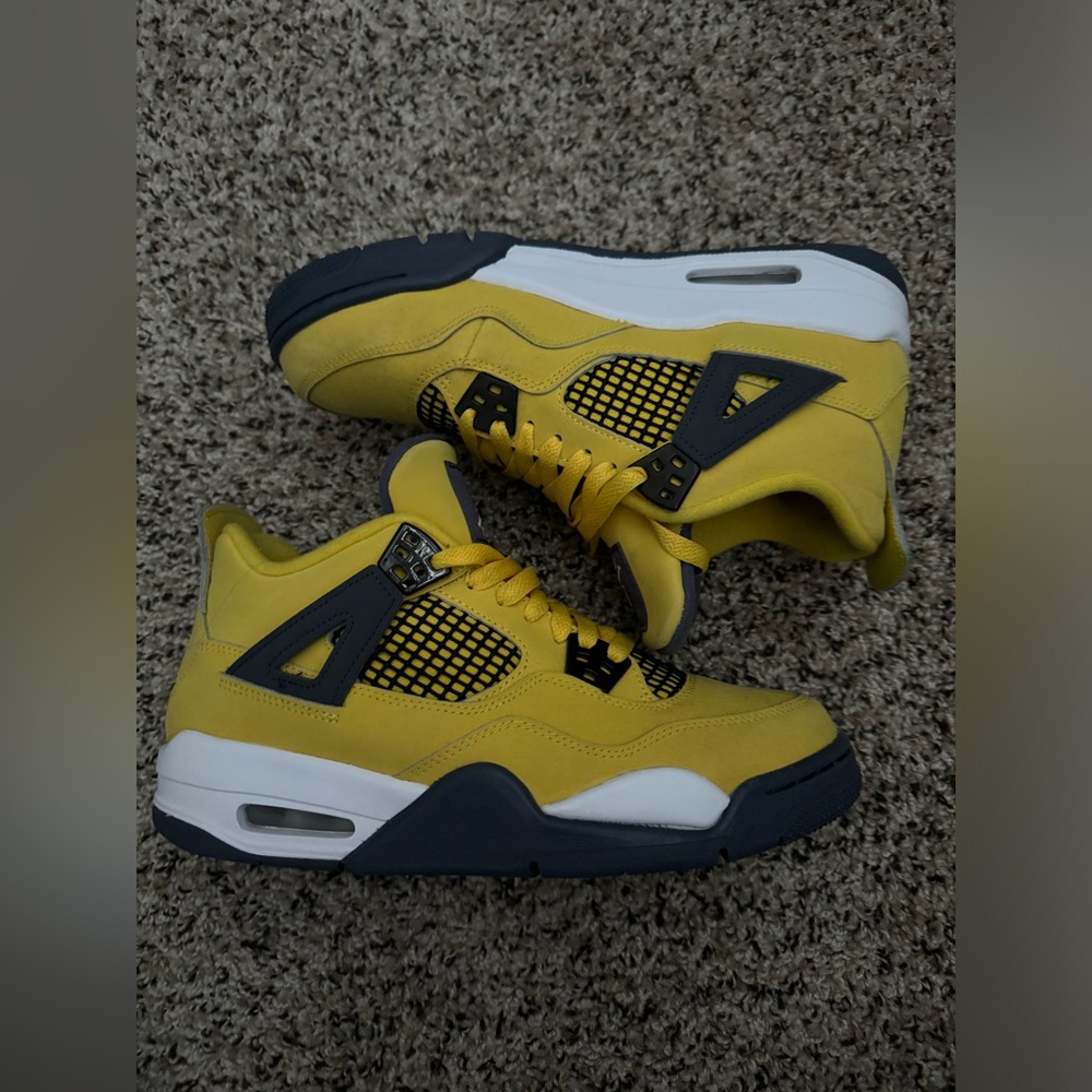 Jordan 4 Lightning